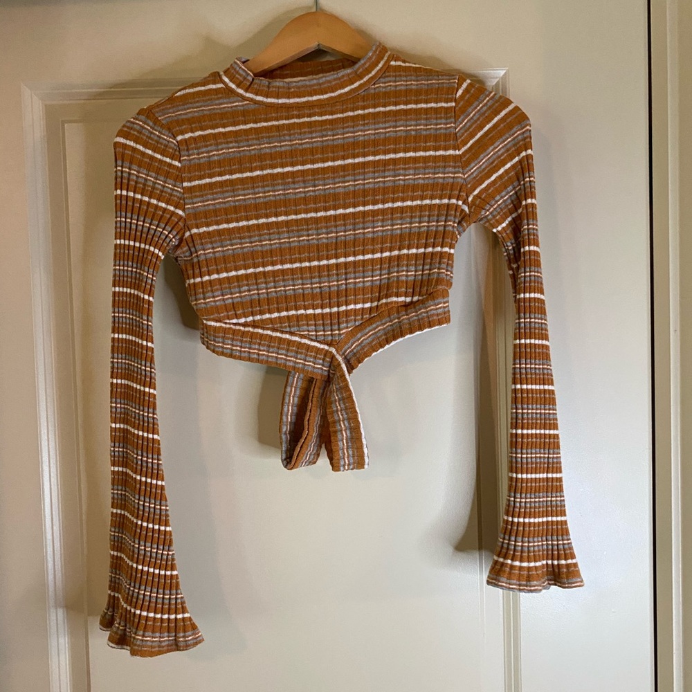 Cropped cross cross flare sleeve top